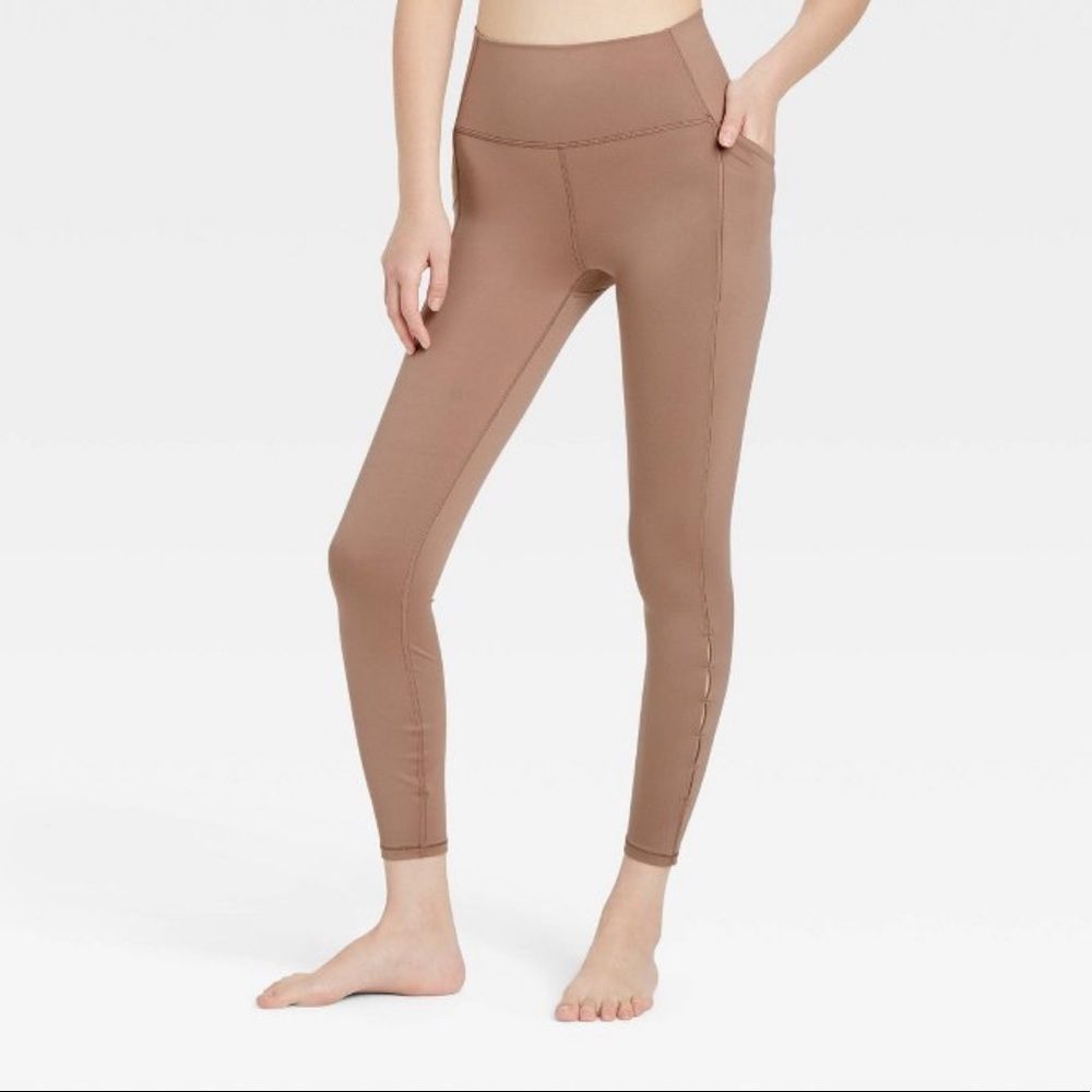🆕 Women's High-Rise Flex Keyhole 7/8 Leggings - All in Motion™ - Picture 1 of 6
